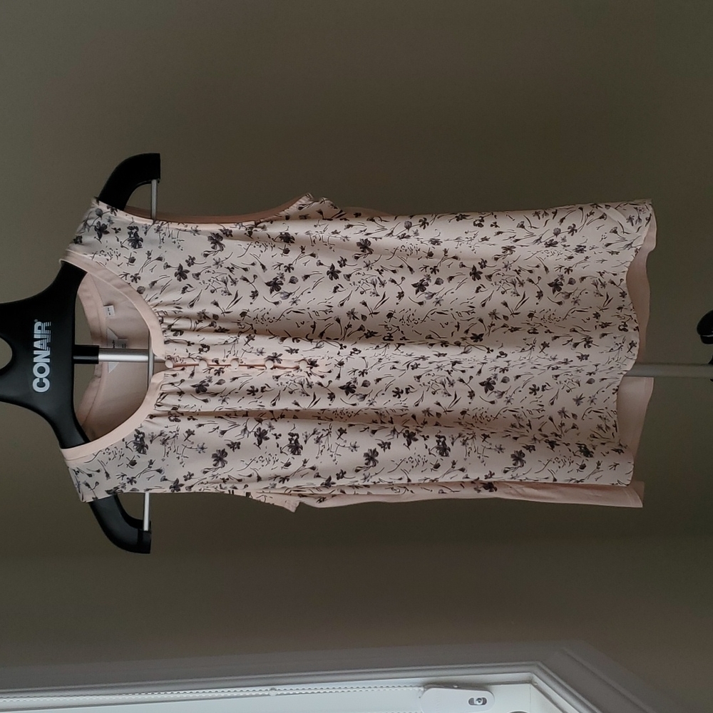 Blush pink floral Reitmans top in size XL, NWT